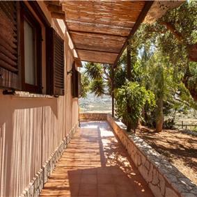 3 bedroom villa with pool and tennis court in Sicily, sleeps 6-8